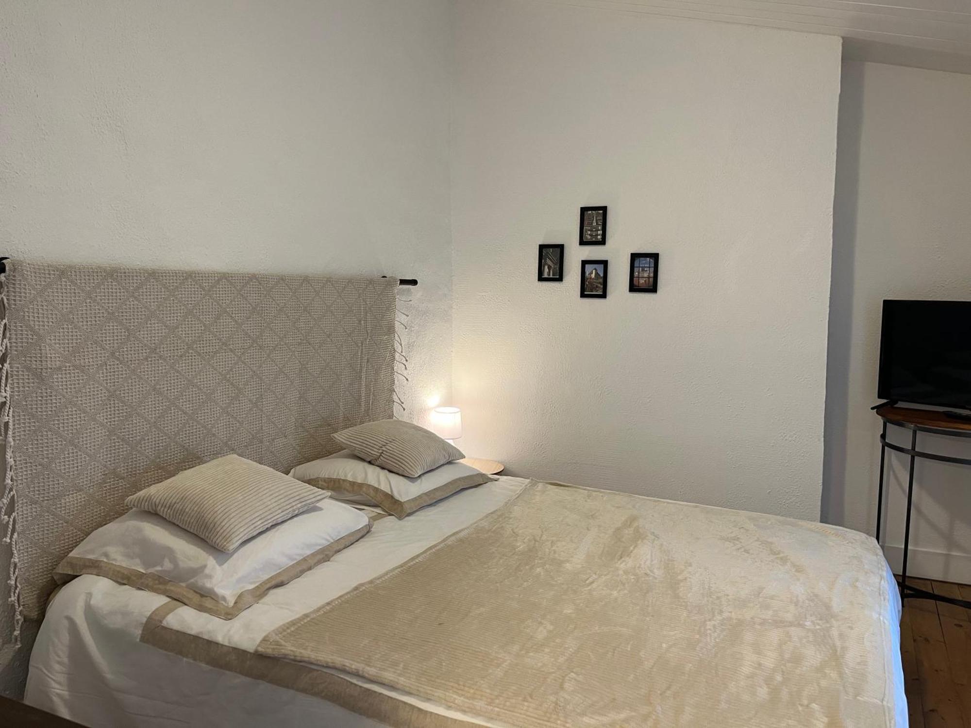 La Cour Carree Hotel Perrier Luaran gambar