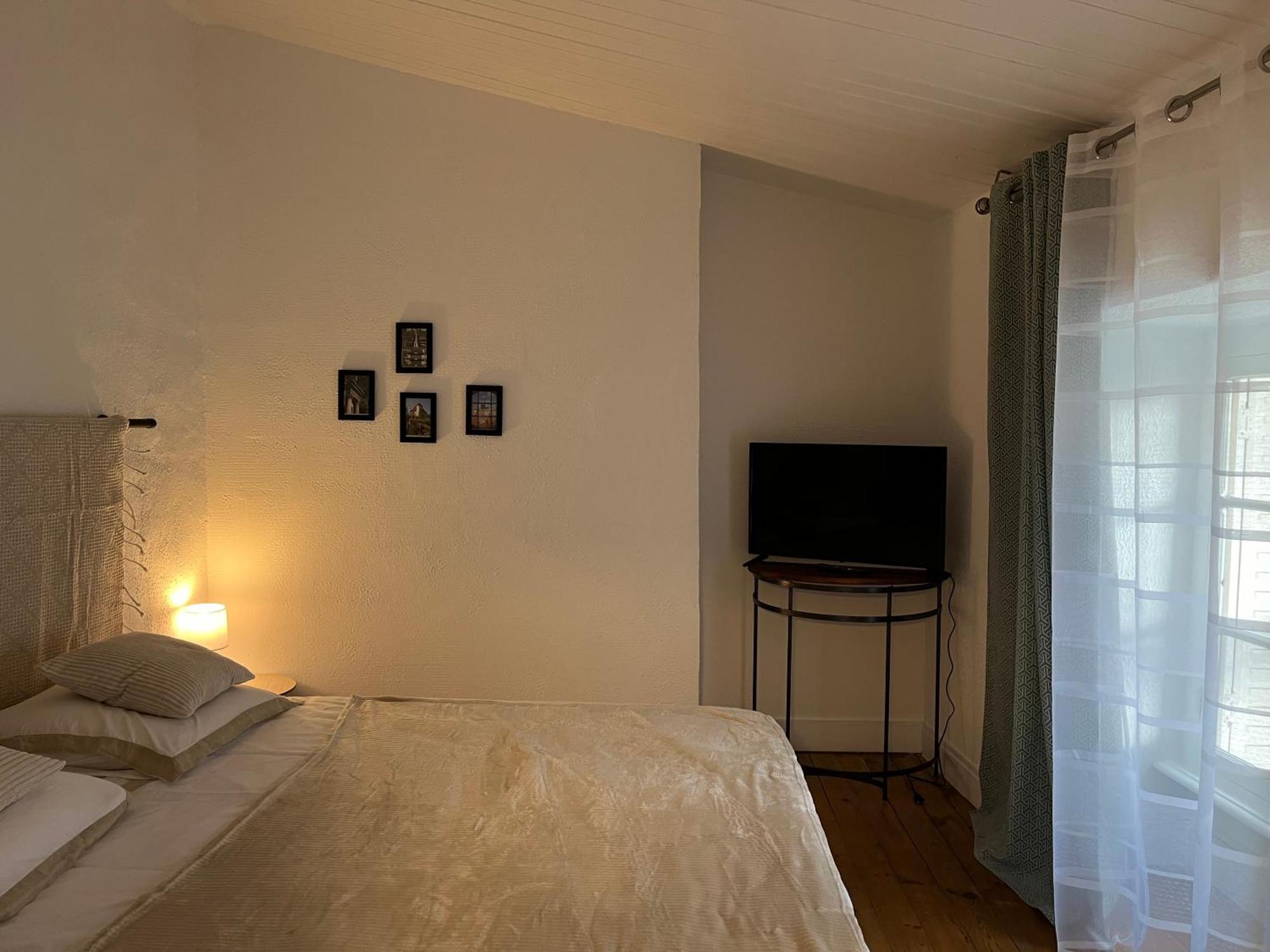 La Cour Carree Hotel Perrier Luaran gambar