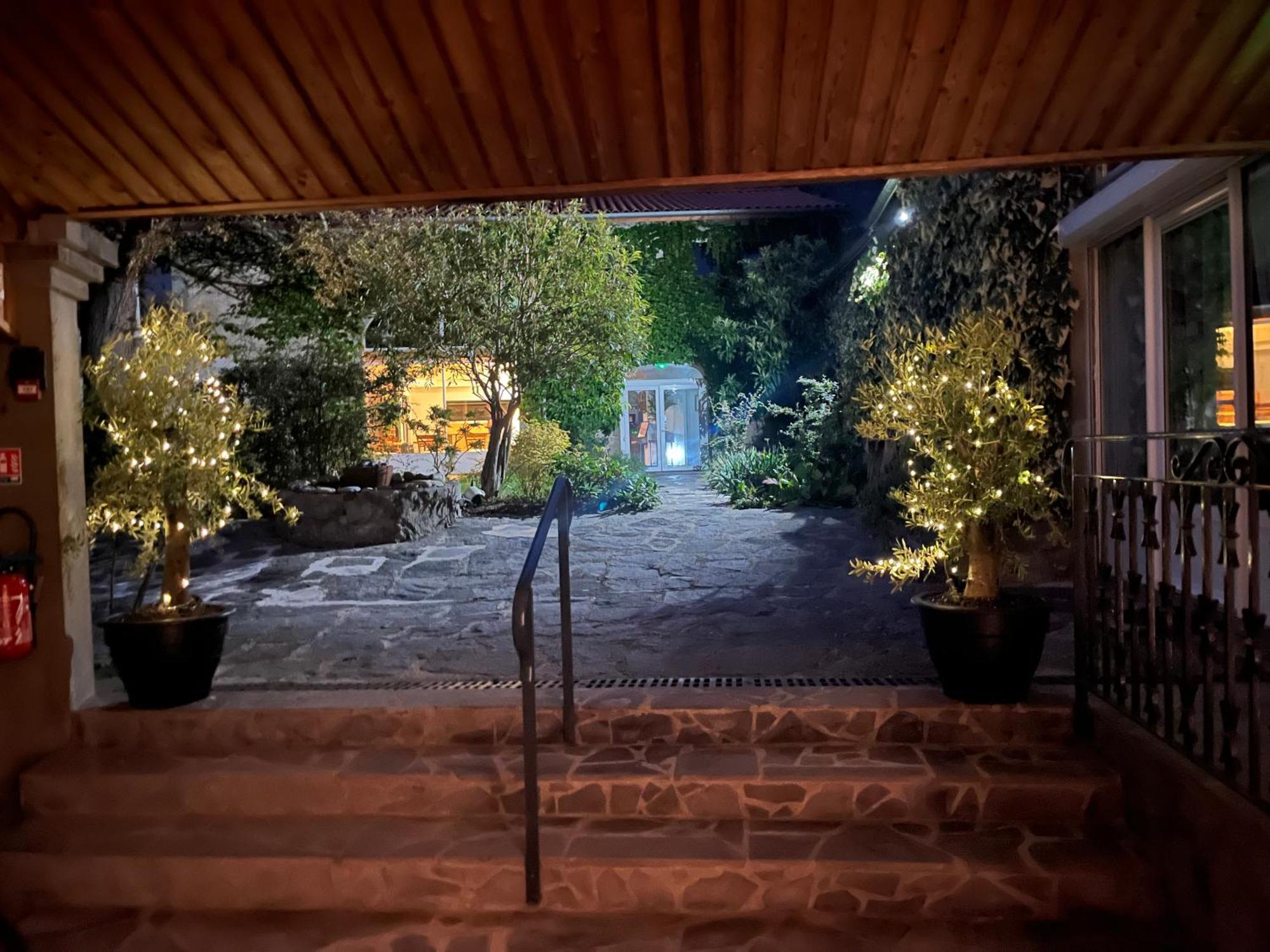 La Cour Carree Hotel Perrier Luaran gambar