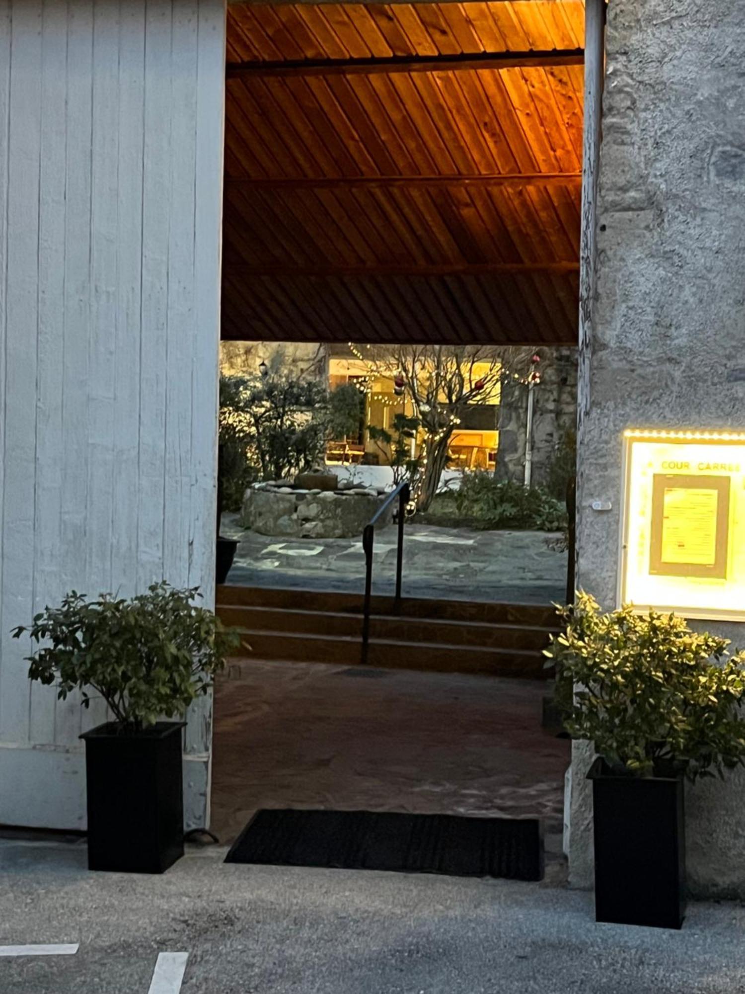 La Cour Carree Hotel Perrier Luaran gambar